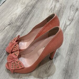 Red Valentino Coral Peep-Toe Heels with Gold BOW Studs SIZE EU 37.5 US 7.5